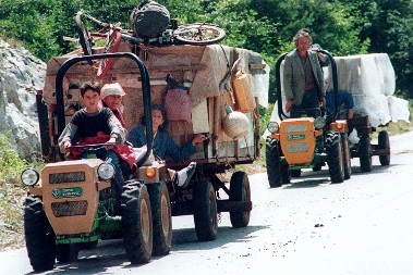 AVIONI GAĐALI KOLONU IZBEGLICA, GINULA DECA I STARCI Potresno svedočenje o zločinu tokom „Oluje“ pred sudom u Beogradu